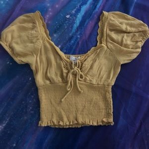 Cute XS mustard top!